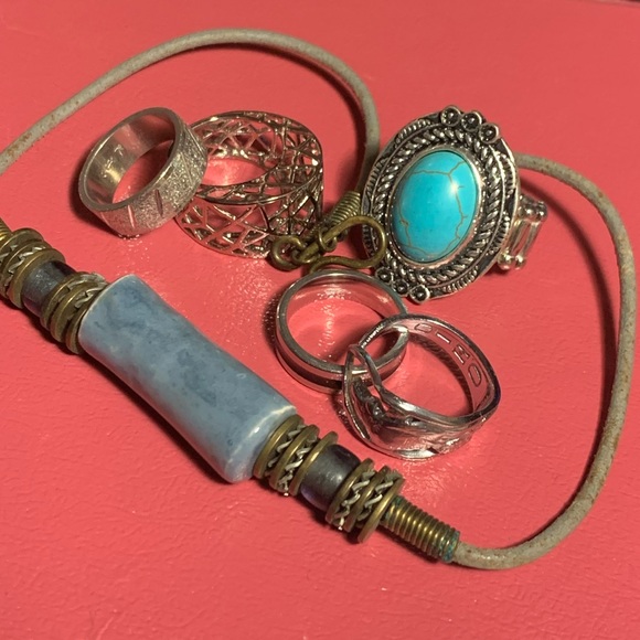 ALL SALE- ASSORTMENT OF VINTAGE JEWELRY FREE SHIPPING - Picture 1 of 3